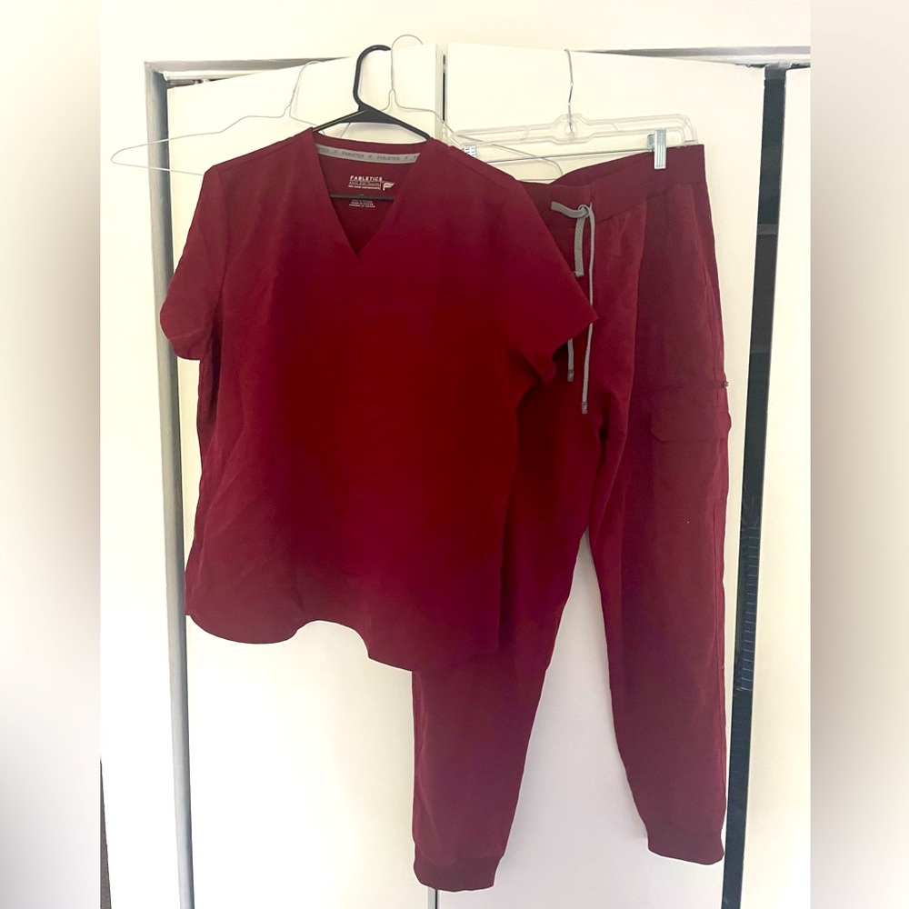 Fabletics Burgundy Scrub Set xl